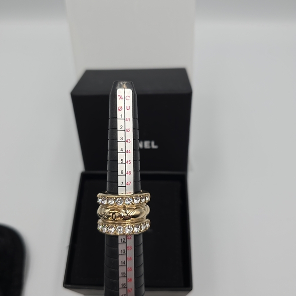 CHANEL COMĚTE CRYSTAL WIDE RING STATEMENT PIECE SIZE US EUC BOX - Picture 5 of 6